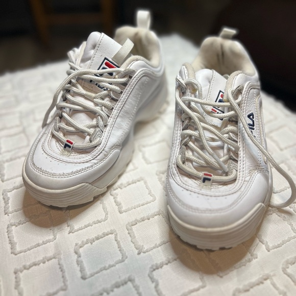 Fila Disrupter White Sneakers 7.5 - Picture 1 of 4